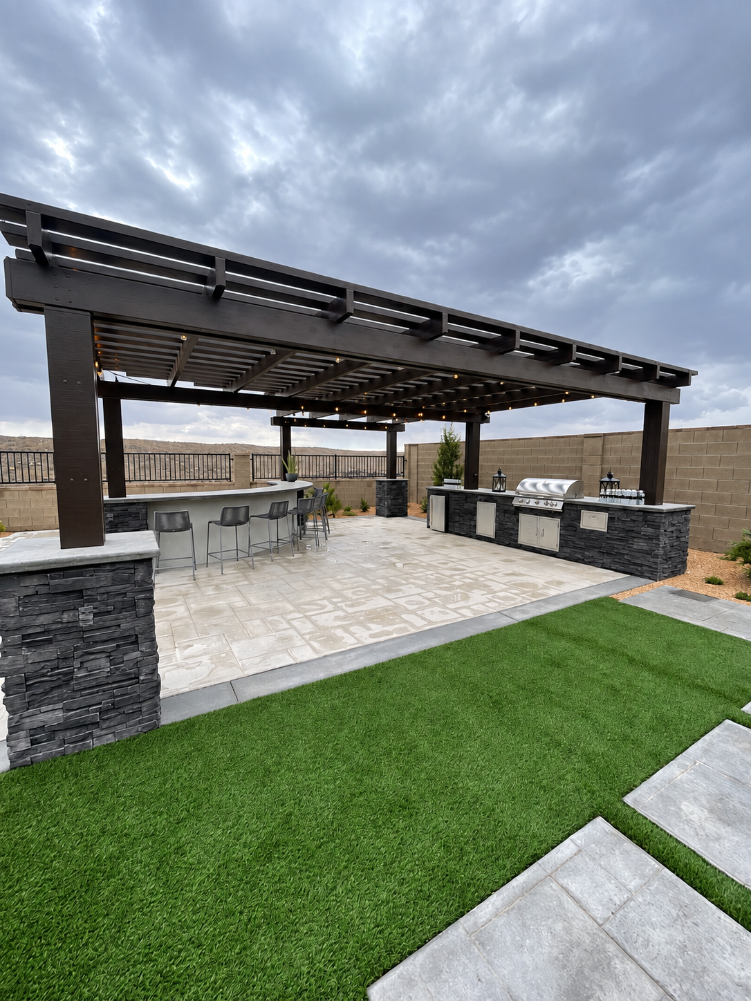 Pergola bar & grill